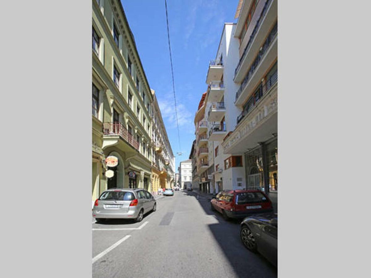 Apartamento Downtown Garden Isle In Urban Style-Free Parking Budapest Exterior foto
