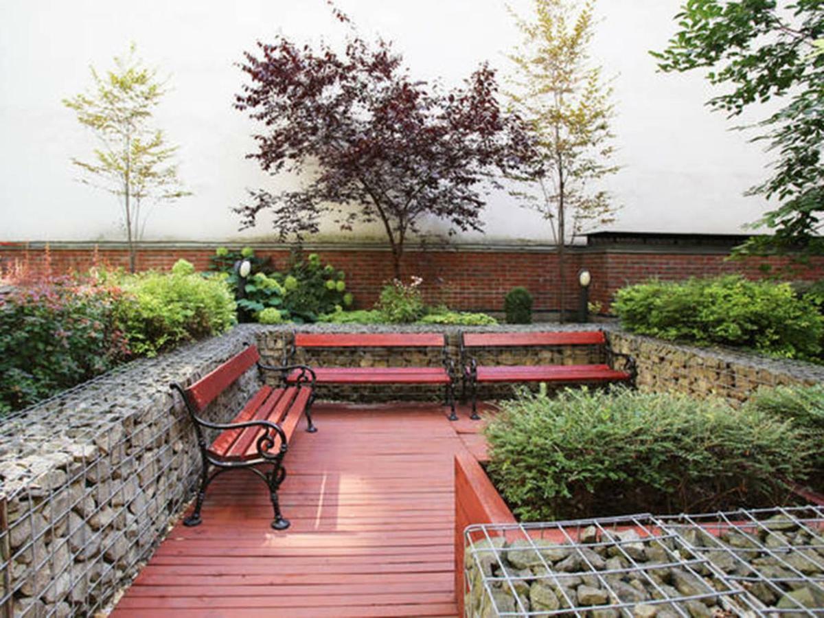 Apartamento Downtown Garden Isle In Urban Style-Free Parking Budapest Exterior foto