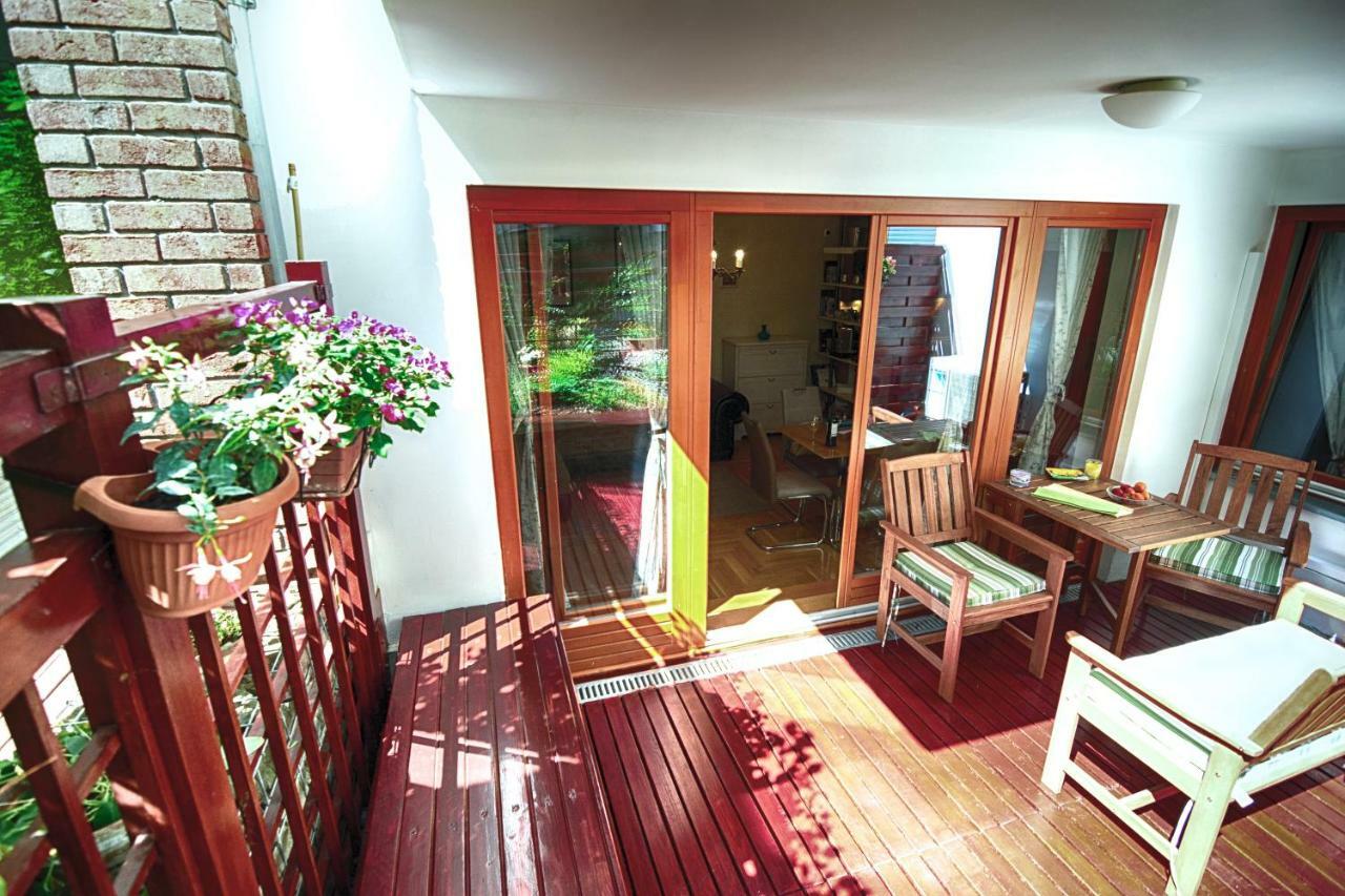 Apartamento Downtown Garden Isle In Urban Style-Free Parking Budapest Exterior foto
