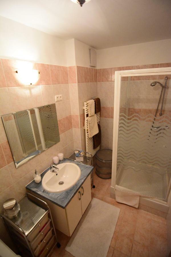 Apartamento Downtown Garden Isle In Urban Style-Free Parking Budapest Exterior foto